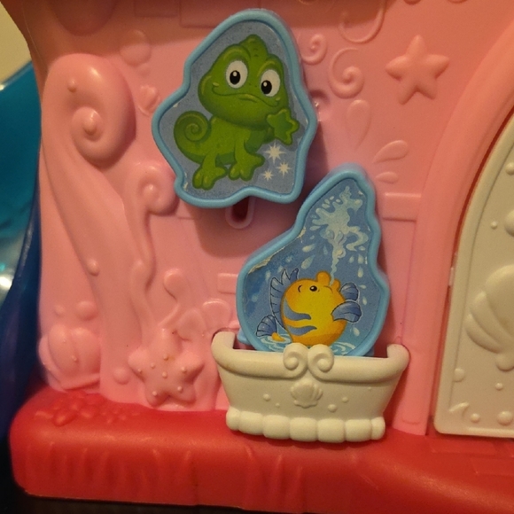 Little People Disney Princess Play And Go Castle - Portable Playset - Picture 2 of 11